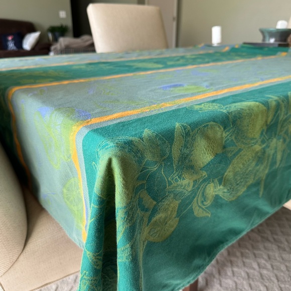 Le Jaquard Francais Elegant Green and Gold Tablecloth - Picture 1 of 7